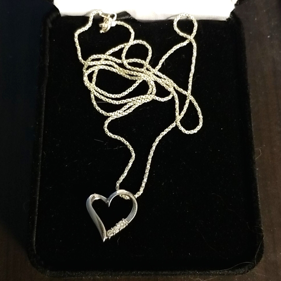 Heart Shaped Pendant Necklace - Picture 1 of 3